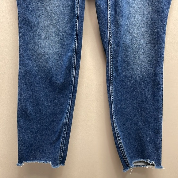 Old Navy Extra High Rise Rockstar Super Skinny Secret Smooth Pockets Frayed Hem - Picture 3 of 16